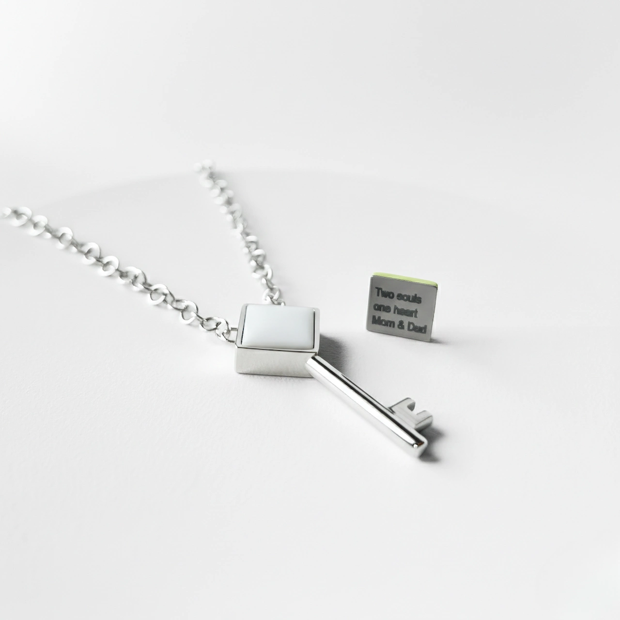 Женская подвеска Key — Баланс