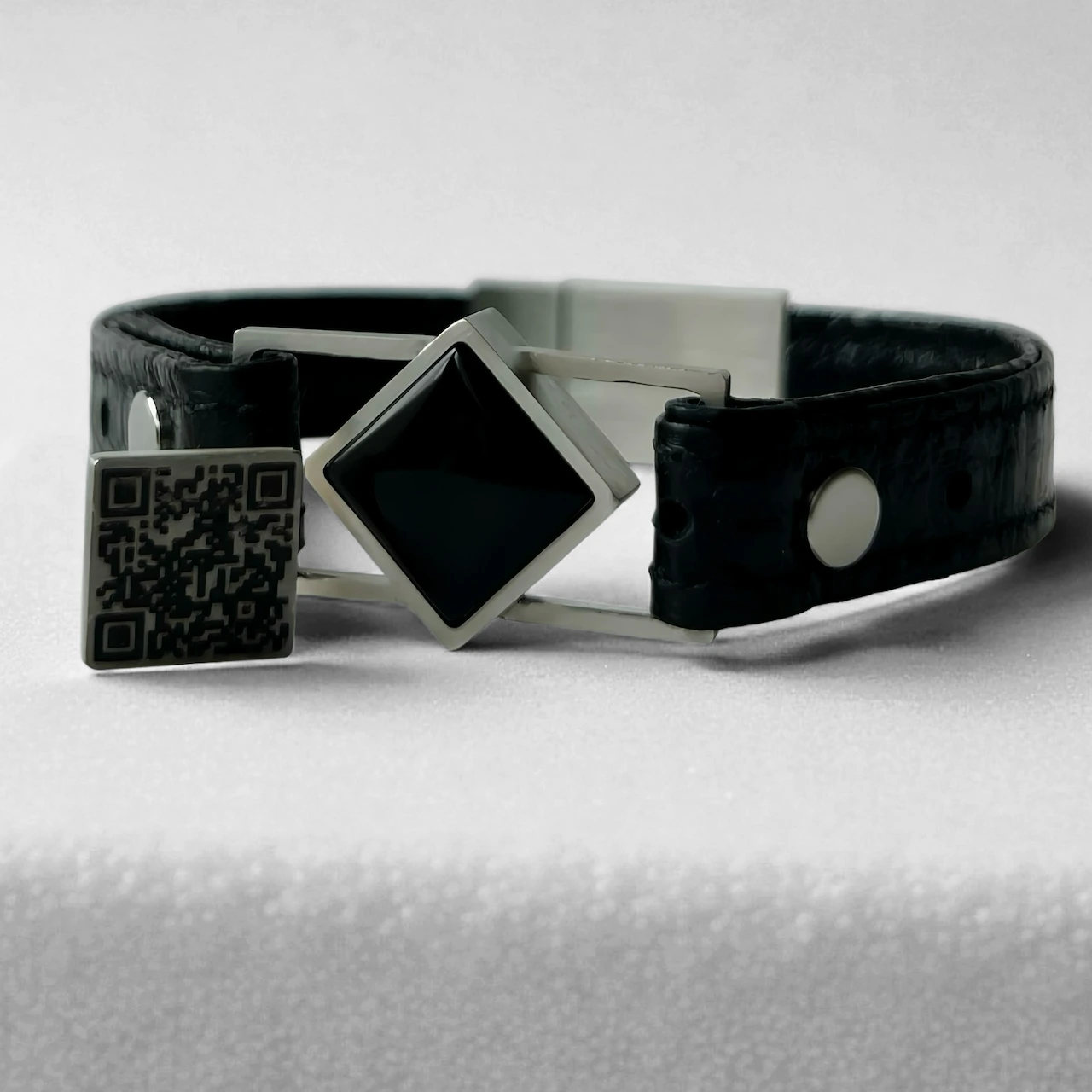 Women's bracelet with black agate and QR code for secret engraving